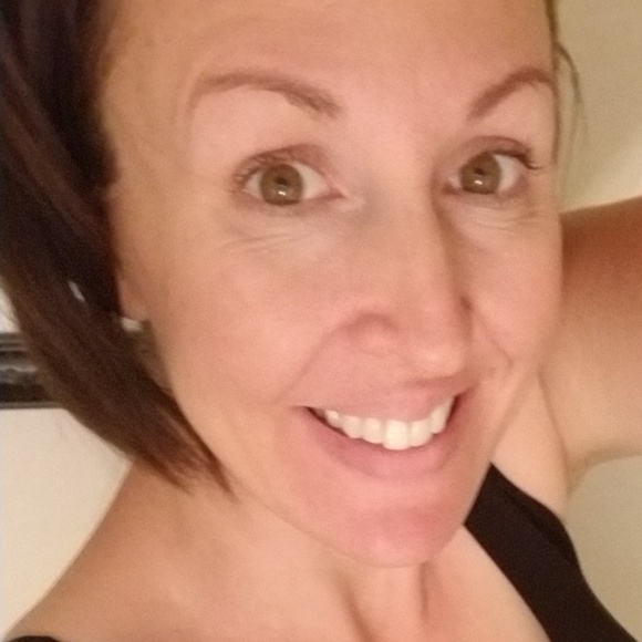 Meet your Posher, Tiffany - Picture 1 of 1